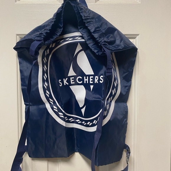 NEW Skechers Sling Bag Backpack
Blue White Writing
Will ship same business day - Picture 1 of 4